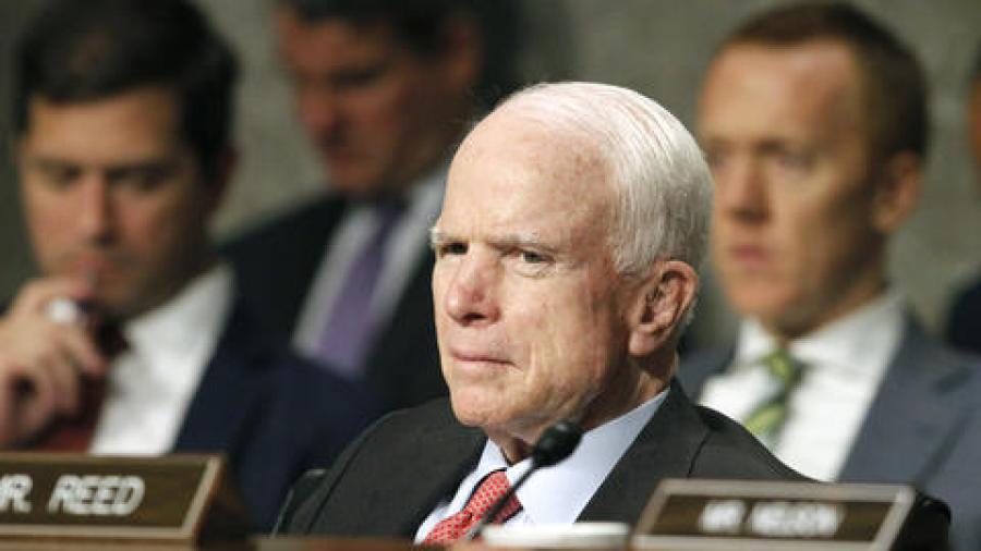 Detectan tumor cerebral al senador estadounidense John McCain