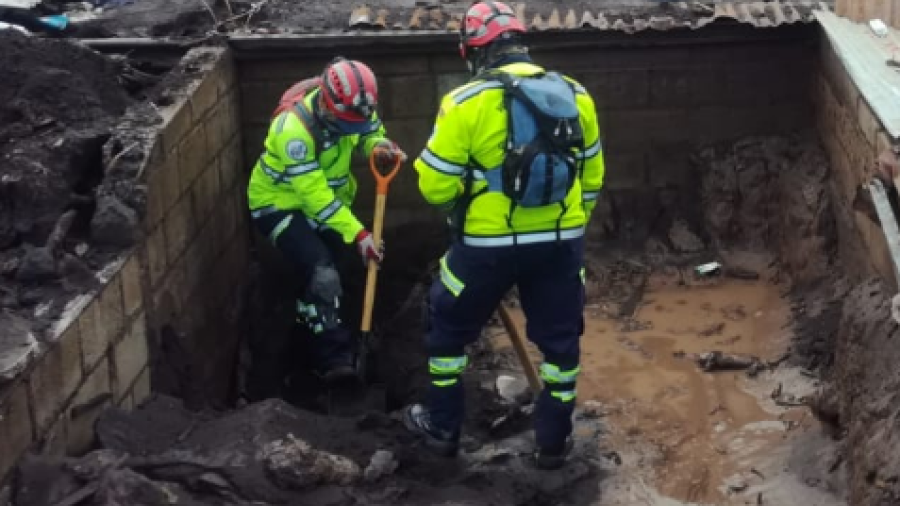 Rescatistas de las victimas de Guatemala, reanudan actividades 