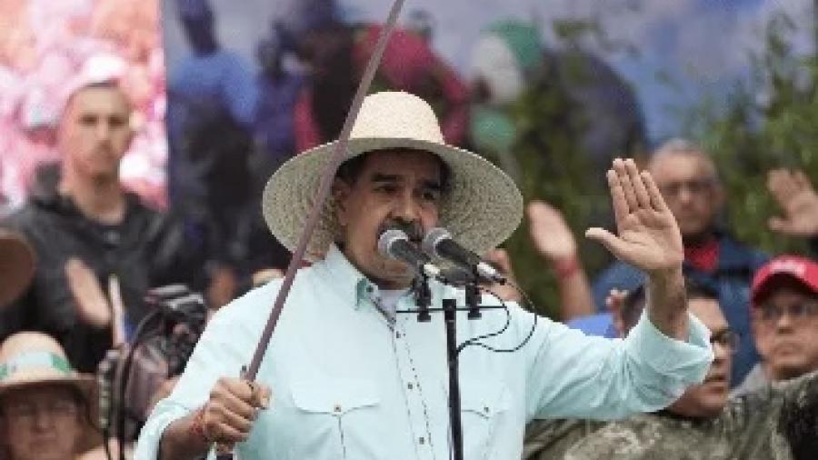 Maduro baila “No war, yes peace” mientras aumenta la tensión con EU