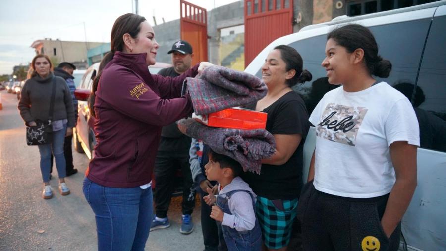 Protege Gobierno Municipal a sectores vulnerables con entrega de cobertores y calentadores