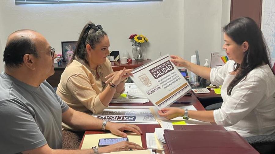 Llevan regidores política de calidad del Gobierno de Matamoros a dependencias municipales