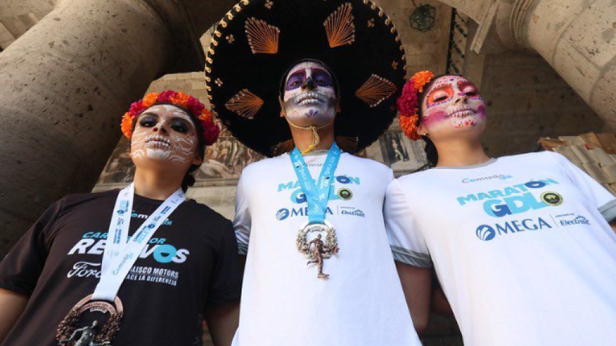 Así es la medalla y playera del Maratón Guadalajara