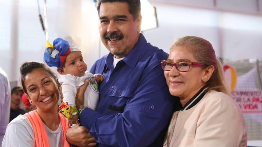 Maduro llama a venezolanas a tener 6 hijos