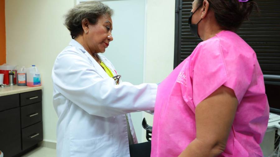 Ofrecen cl&iacute;nicas UNE exploraci&oacute;n de Mama gratis; buscan prevenir C&aacute;ncer de Mama 