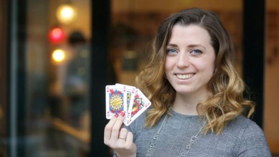 Psicóloga diseña baraja de cartas sin género