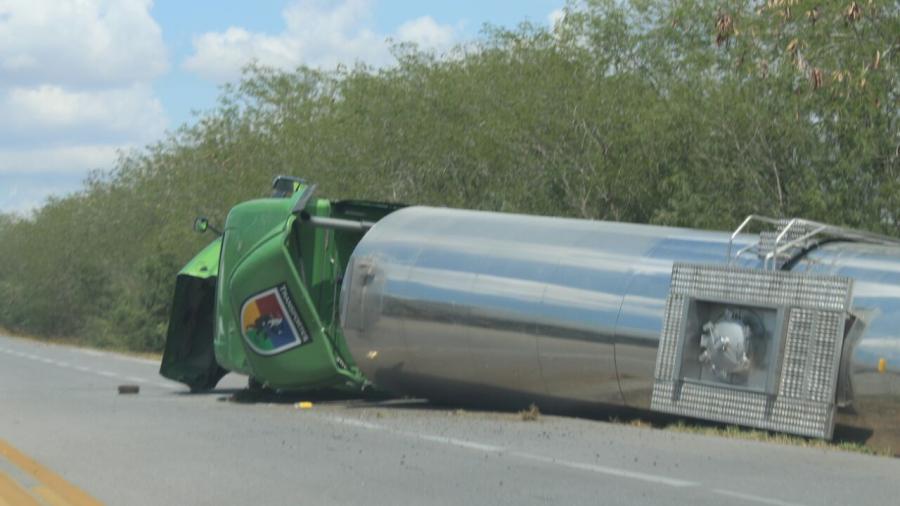 Vuelca pipa en carretera Matamoros - Victoria