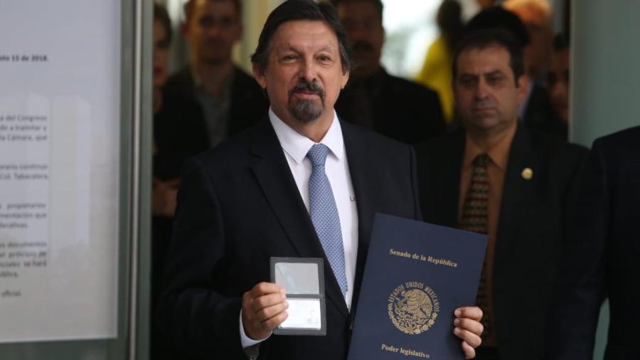 Regresa Gómez Urrutia a México para registrarse como Senador