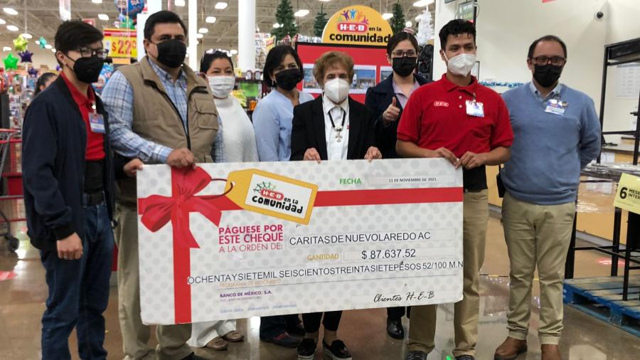 Cáritas recibe donativo de más 87 mil pesos por parte de la tienda comercial HEB en Nuevo Laredo 