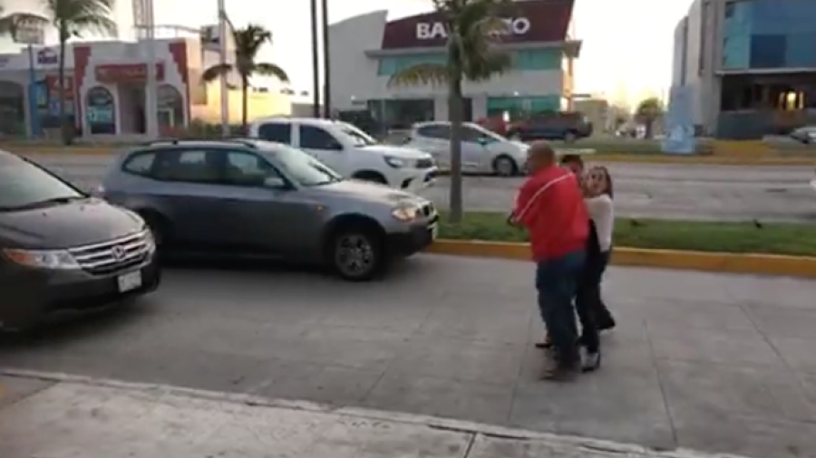 Cesan a dos polic&iacute;as por detener err&oacute;neamente a mujer