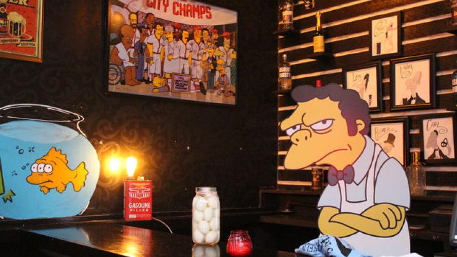 Bar se disfraza de la taberna de Moe para Halloween 