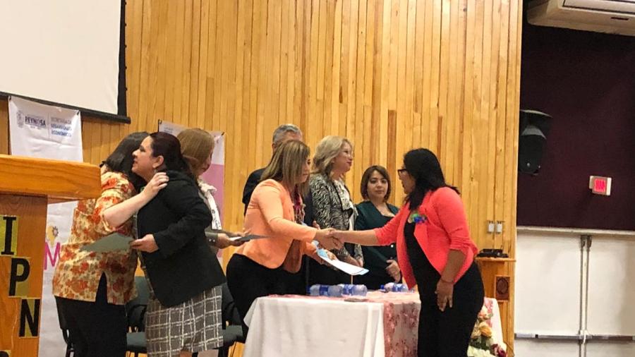 Reconocen a mujeres emprendedoras tras concluir diplomado