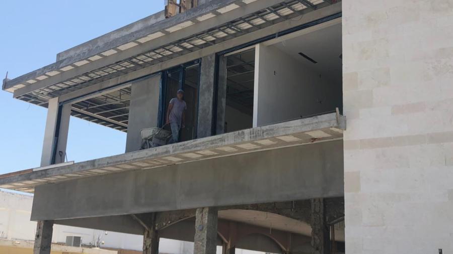 Albañilería, esperanza laboral para migrantes en Reynosa