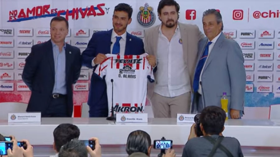 Chivas presenta a Oswaldo Alanís 