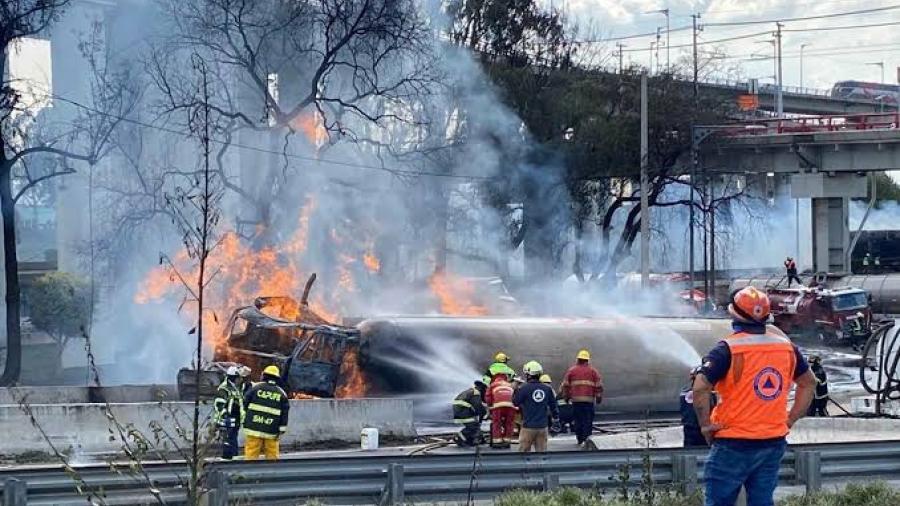 Explosión de pipa de gas en CDMX deja tres muertos y 70 heridos