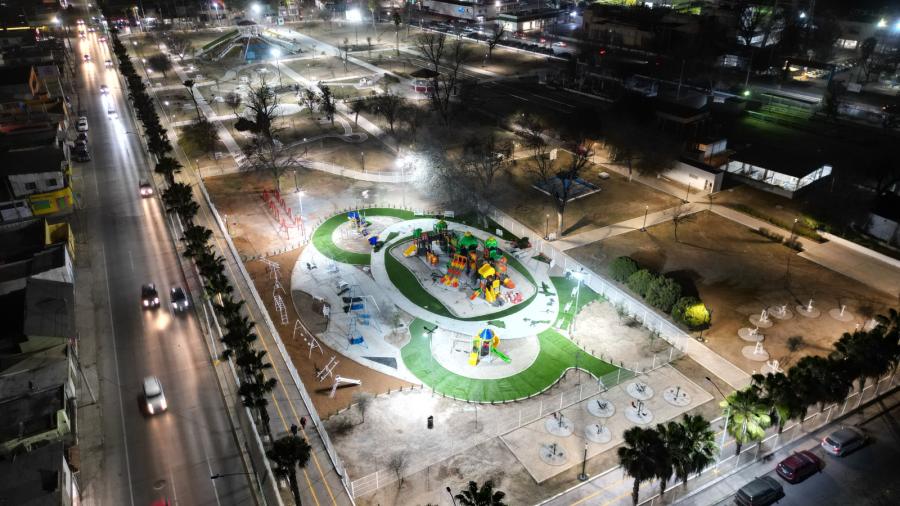 Avanza transformación de alumbrado en espacios públicos 
