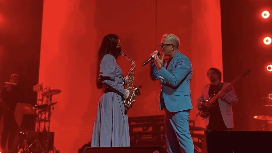 Alejandro Sanz invita a María Elena Ríos a tocar en su concierto