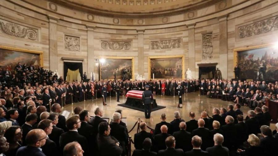 Papa Francisco envía sus condolencias a familia Bush