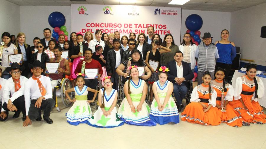 Participan en talento de canto, baile y danza sobre silla de ruedas