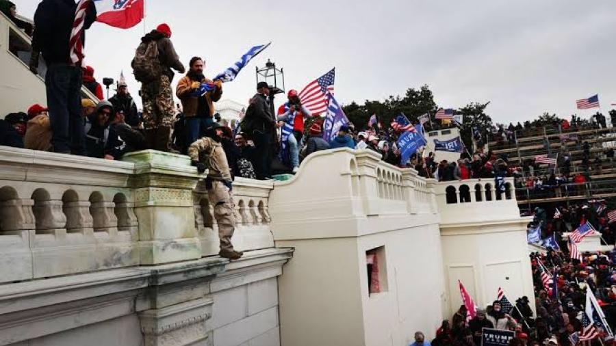 Encargados de vigilancia en el Capitolio admiten fallas en inteligencia