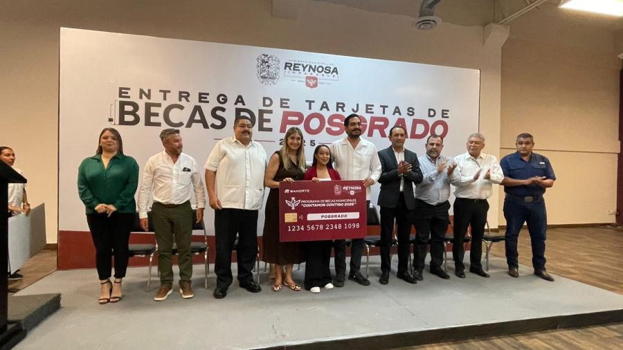 Entregan becas de posgrado a 250 profesionistas en Reynosa