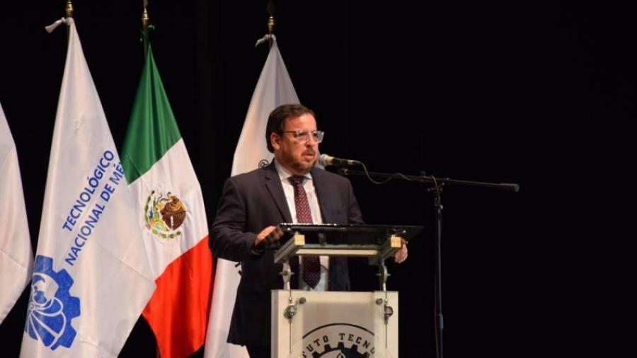 Reitera titular de la SET su compromiso con la educación superior