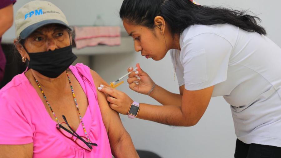 Acercan servicios de salud a vecinos de la colonia “AMÉRICO VILLARREAL”
