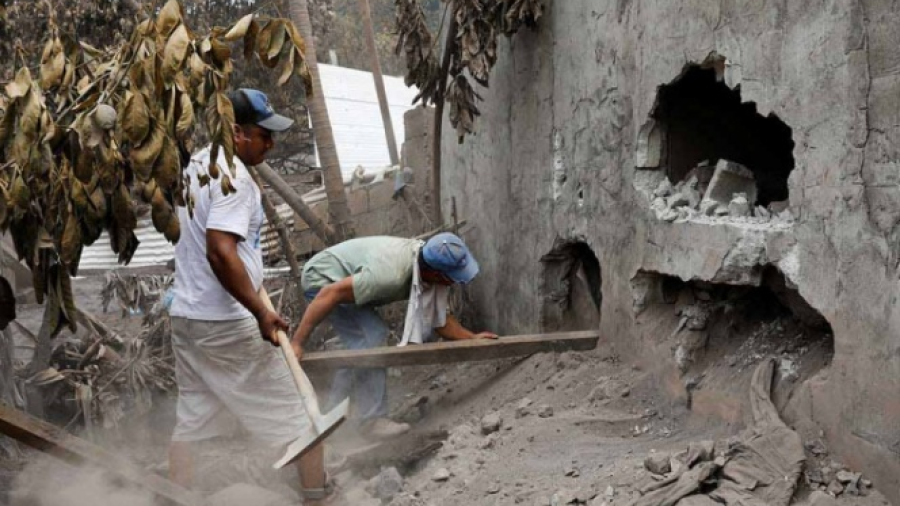 Aumenta a 110 la cifra de muertos en Guatemala por erupción