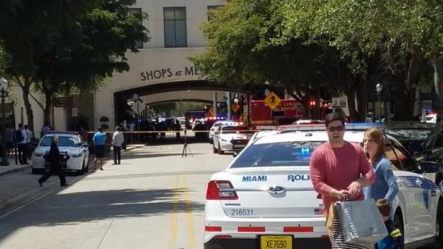 Tiroteo en centro comercial en Miami deja un muerto y dos heridos