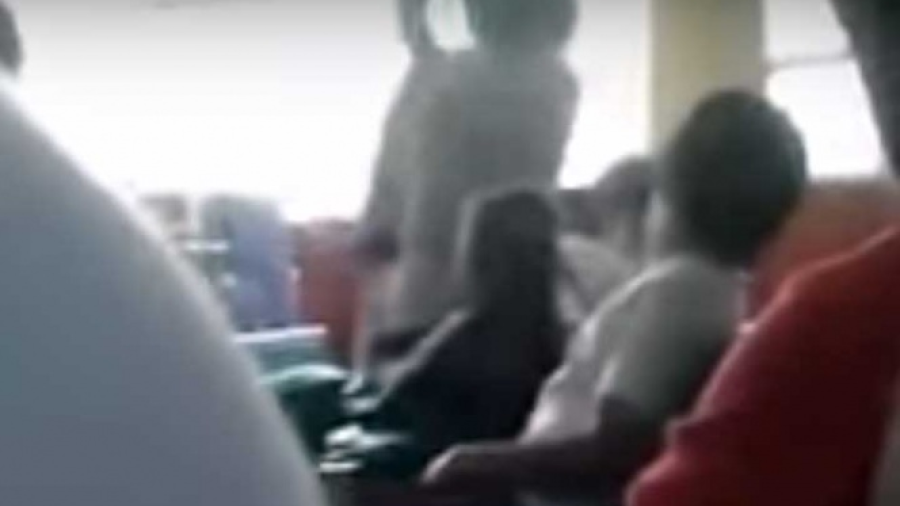 Maestra golpea a alumno, padres la defienden