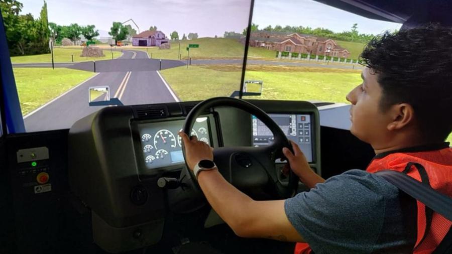 Brinda IMJUVE beca del 60% en capacitación para ser operador de autotransporte de carga