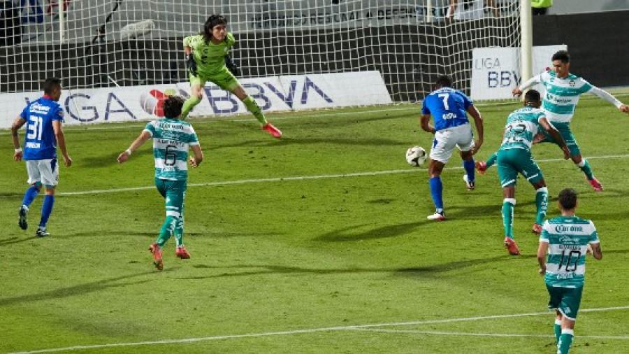 Romo pone a Cruz Azul a soñar con la 9na