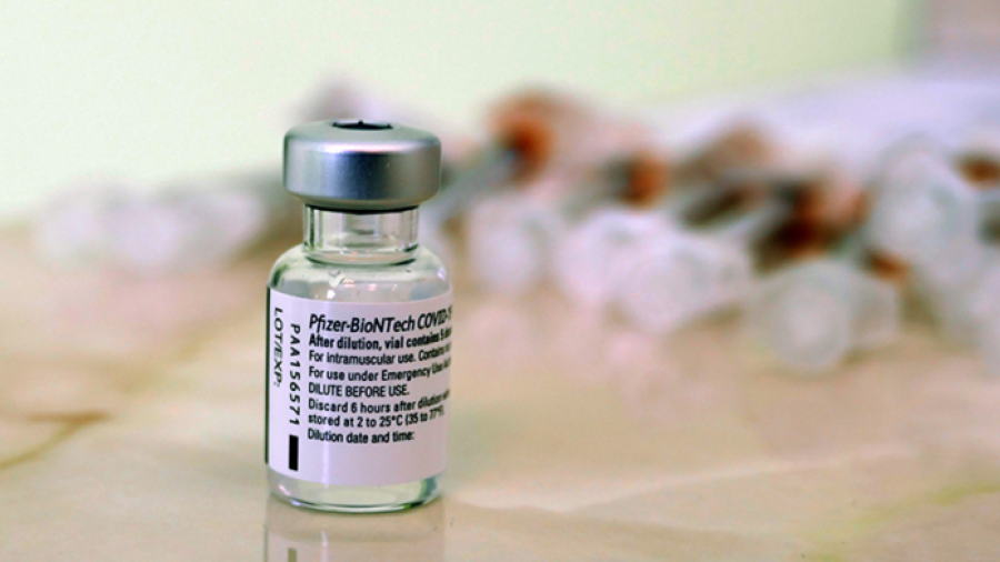 Pfizer trabaja en una vacuna especialmente para variante Ómicron