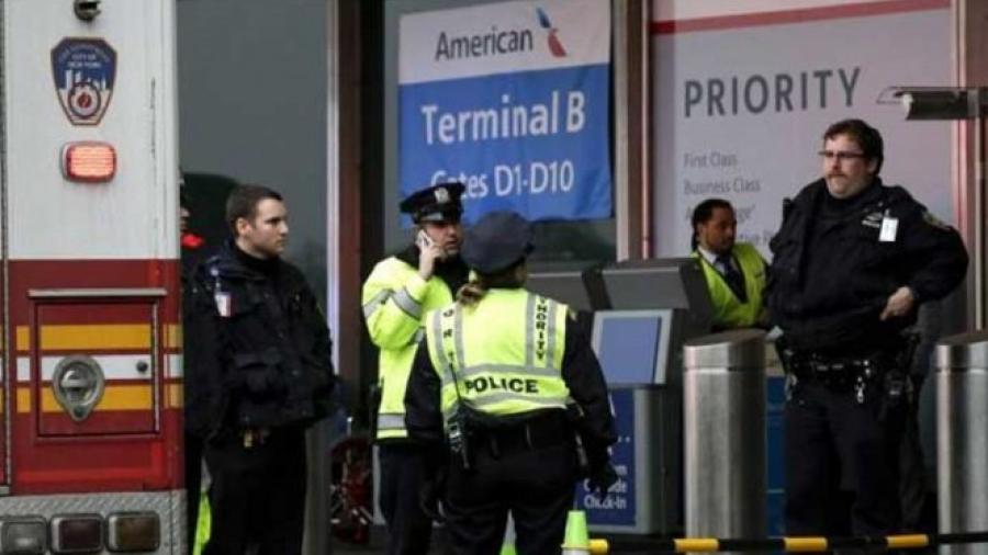 Detienen a un hombre por amenaza de bomba en aeropuerto de NY