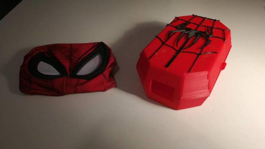 Imprimen cajas 3D con superpoderes para niños con cáncer