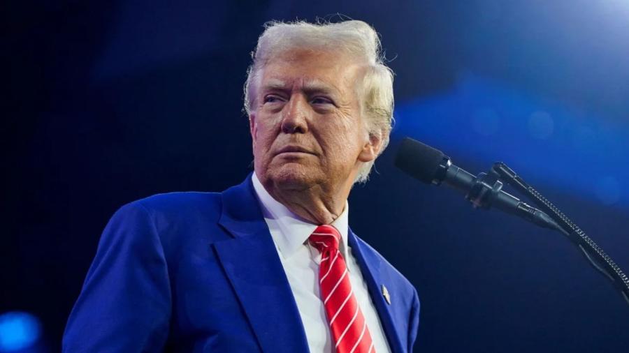 Trump despide a empleados que participaron en investigación en su contra