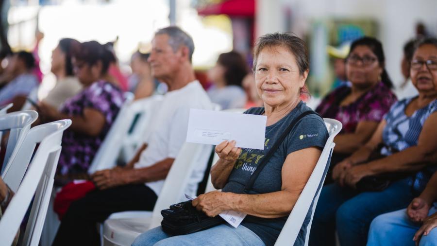 Beneficia Alcalde Carlos Peña Ortiz a 330 abuelitos