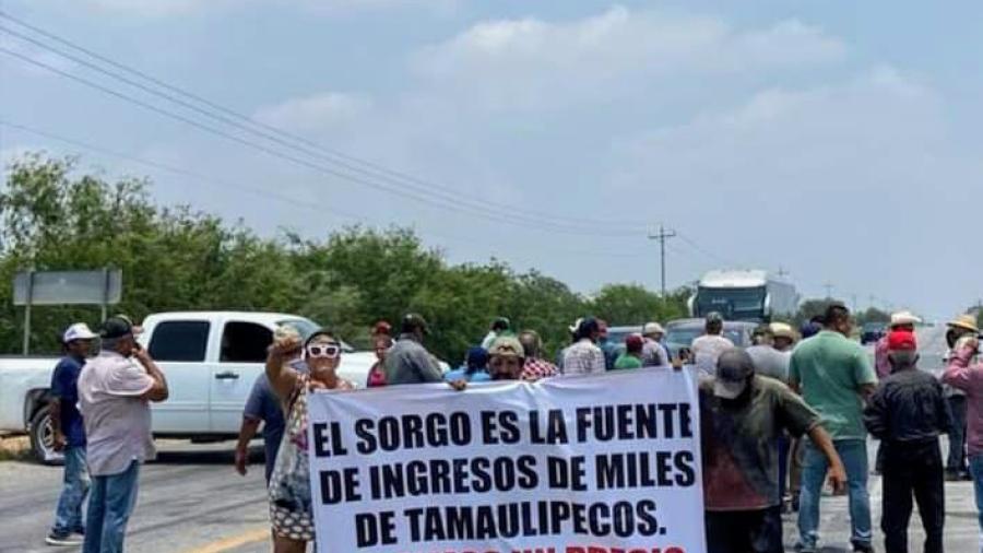 Vuelven los bloqueos de sorgueros en la carretera Matamoros-Victoria