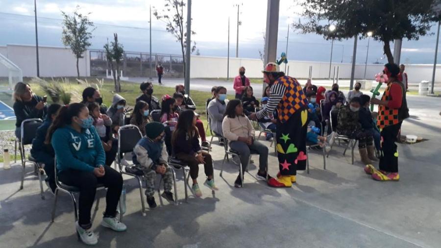 Disfrutan  divertido 'sketch' de payasos en él  'El Progreso'