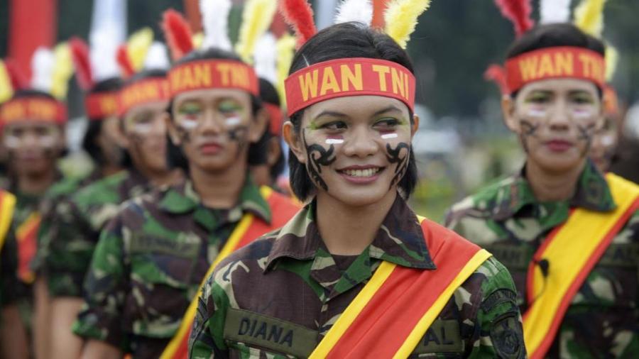 Indonesia detiene ‘pruebas de virginidad’ para mujeres reclutas del ejército