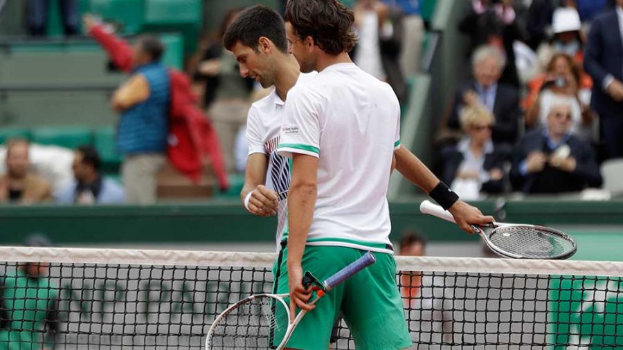 Dominic Thiem arrasa a Novak Djokovic