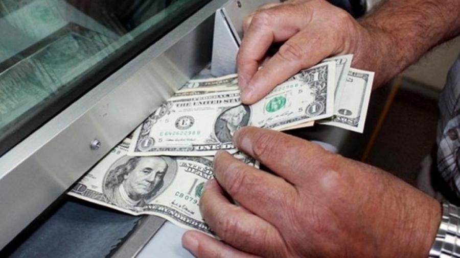 Dólar inicia la semana en 19.00 pesos a la venta 