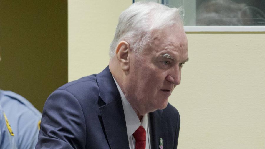 Mladic, condenado a cadena perpetua por genocidio