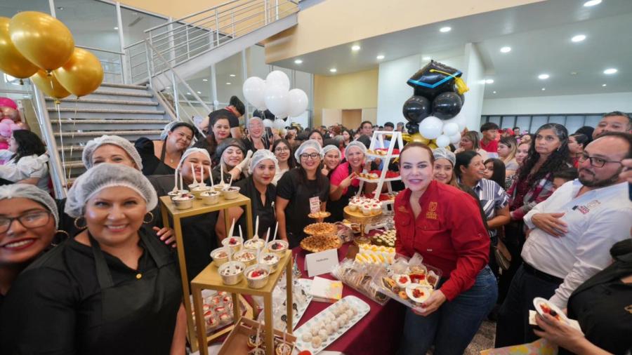 Fortalece Gobierno Municipal bienestar de familias con entrega de constancias a 448 graduados de talleres de oficio