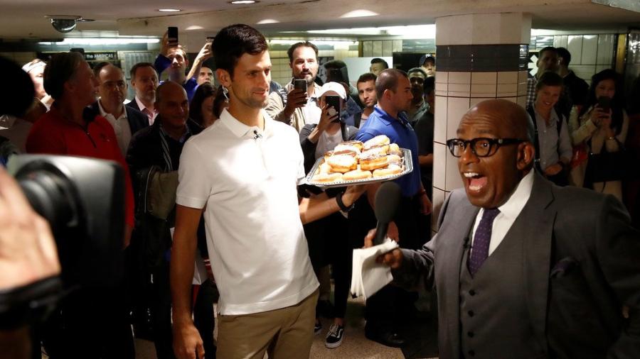 Djokovic repartió donas en el metro de Nueva York