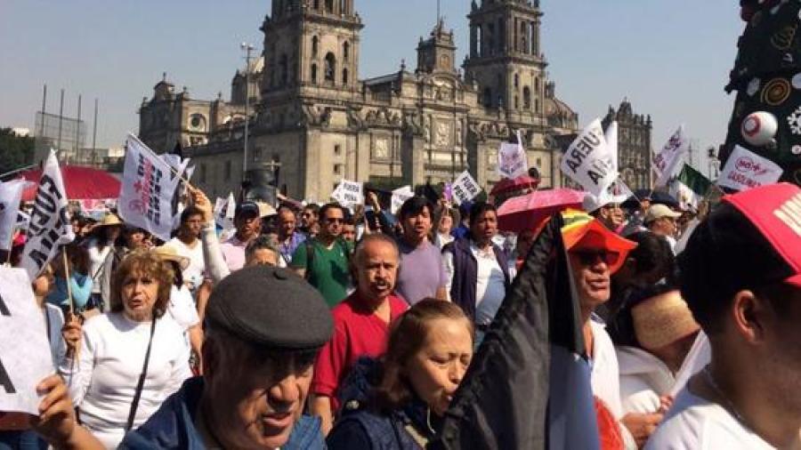 Levantan la voz en Reforma y el Zócalo contra el gasolinazo