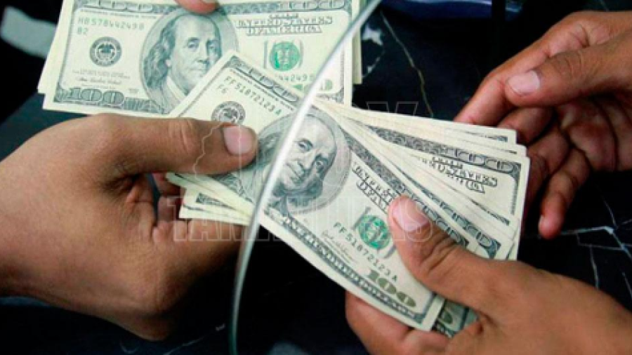 Cotiza el dólar en $17.95 en casas de cambio 