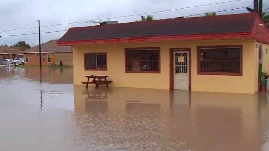 Lluvias provocan inundaciones en las calles de la ciudad de Río Grande 