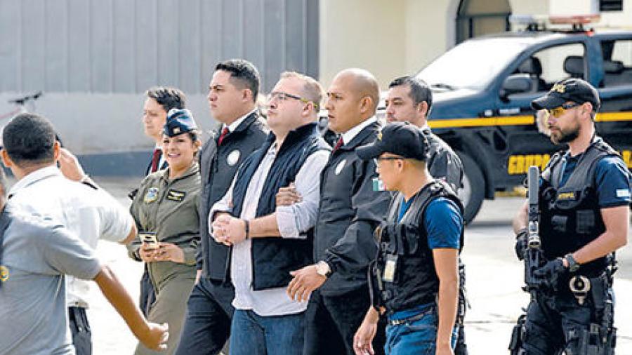 Vincula Juez a proceso a Javier Duarte