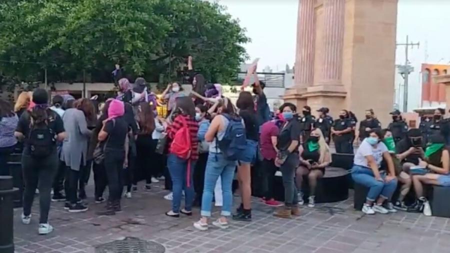 Alcalde de León se disculpa públicamente con víctimas de acoso policial 