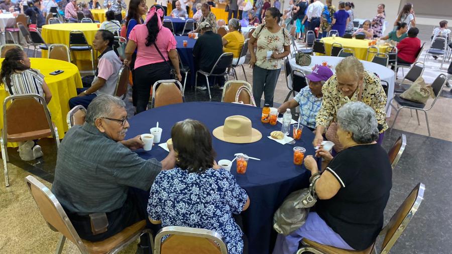 Club de Leones celebra a los abuelos